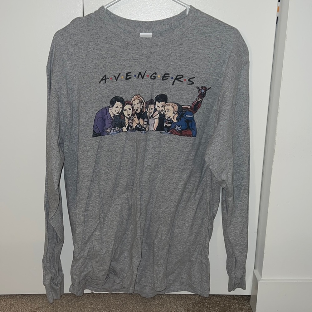 Mens Avengers Friends shirt size Large